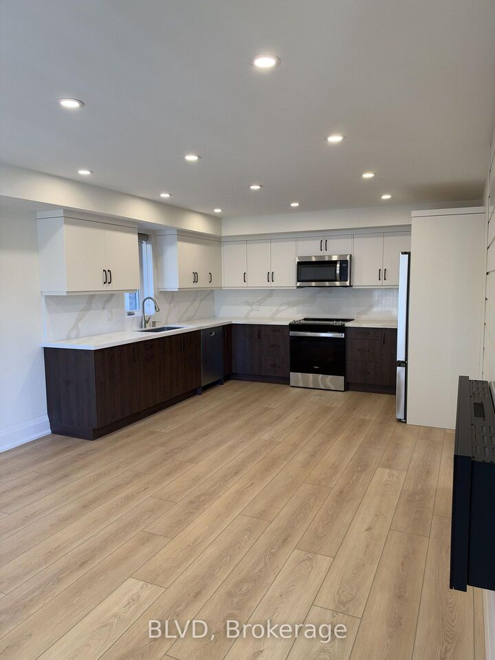 Property Photo: 76 Burndale Avenue 4 ON M2N 1S7