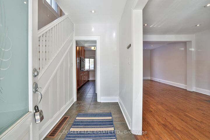 Property Photo:  262 Briar Hill Avenue  ON M4R 1J2 