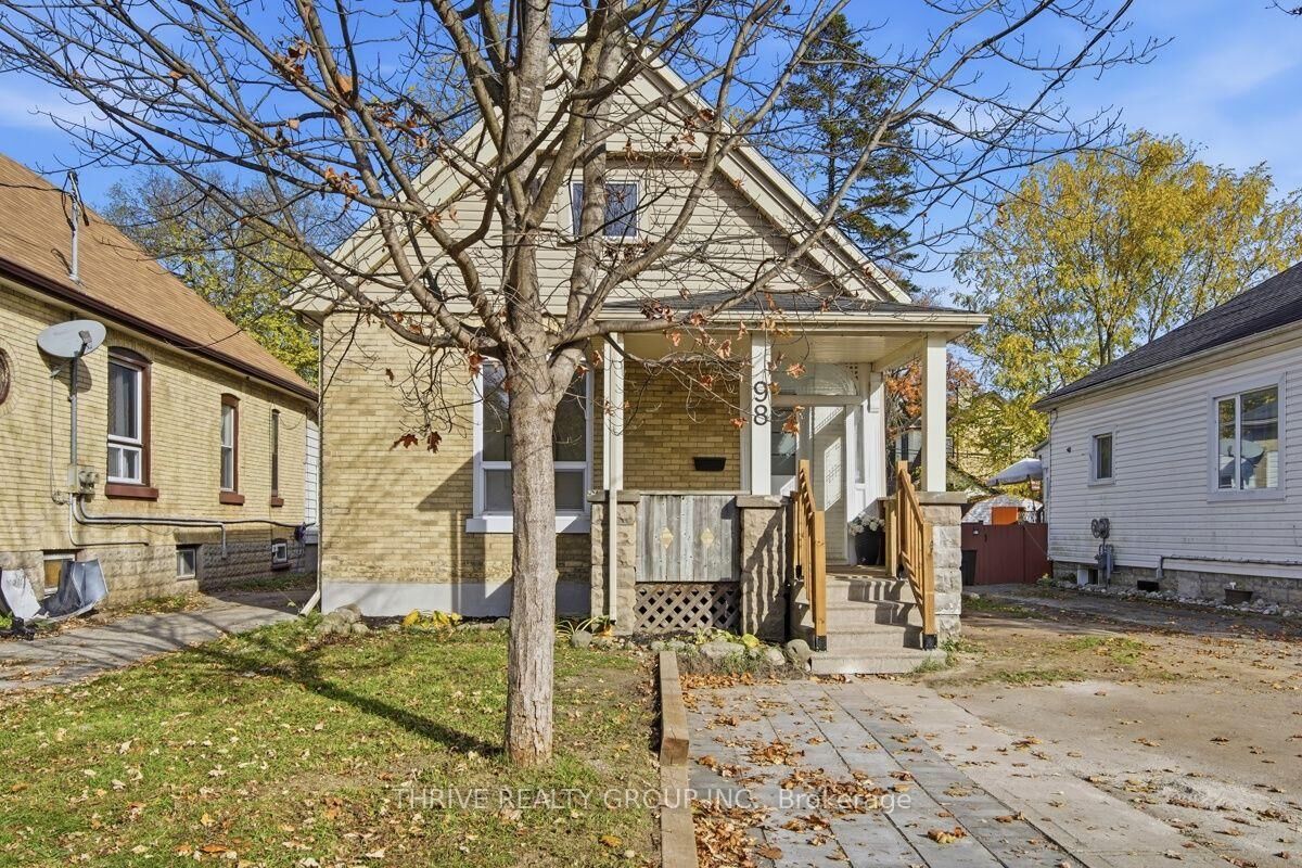 Property Photo:  98 Mamelon Street E  ON N5Z 1Y1 