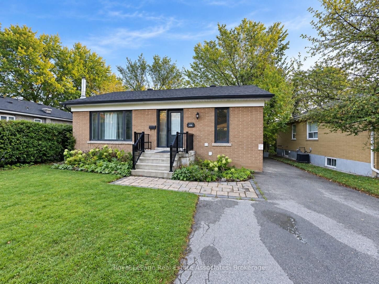 Property Photo:  10 Elizabeth Street Upper  ON L7G 3K2 