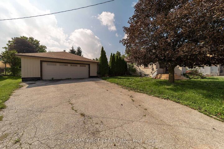 Property Photo: 7826 Yonge Street ON L9S 1L4