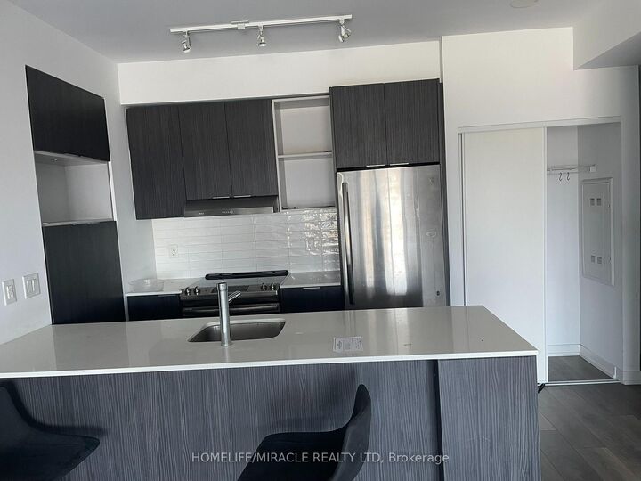 Property Photo:  2520 Eglinton Avenue 1809  ON L5M 0Y2 