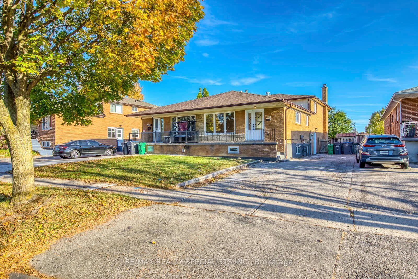 Property Photo:  7605 Discus Crescent Lower  ON L4T 2V4 