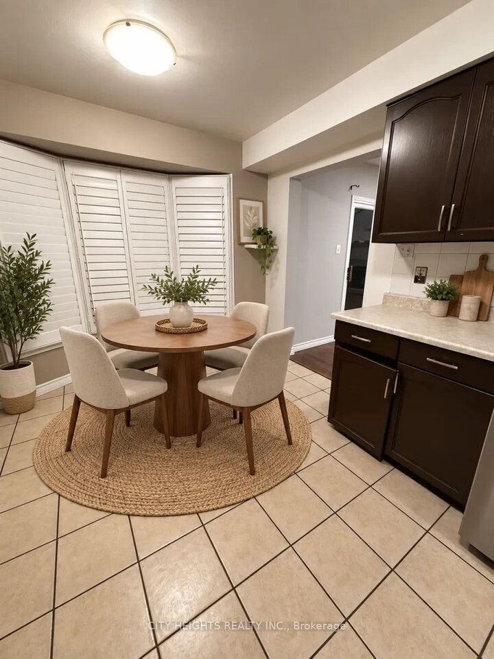 Property Photo:  173 Mayberry Court Main  ON N2K 3K2 