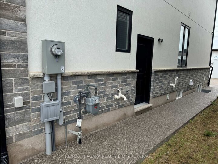 Property Photo:  7872 Seabiscuit Drive Lower  ON L2H 3T9 