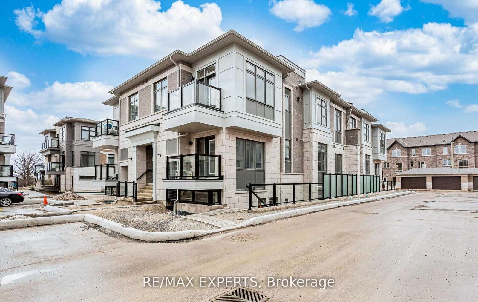 Property Photo: 50 Halliford Place 608 ON L6P 4R1