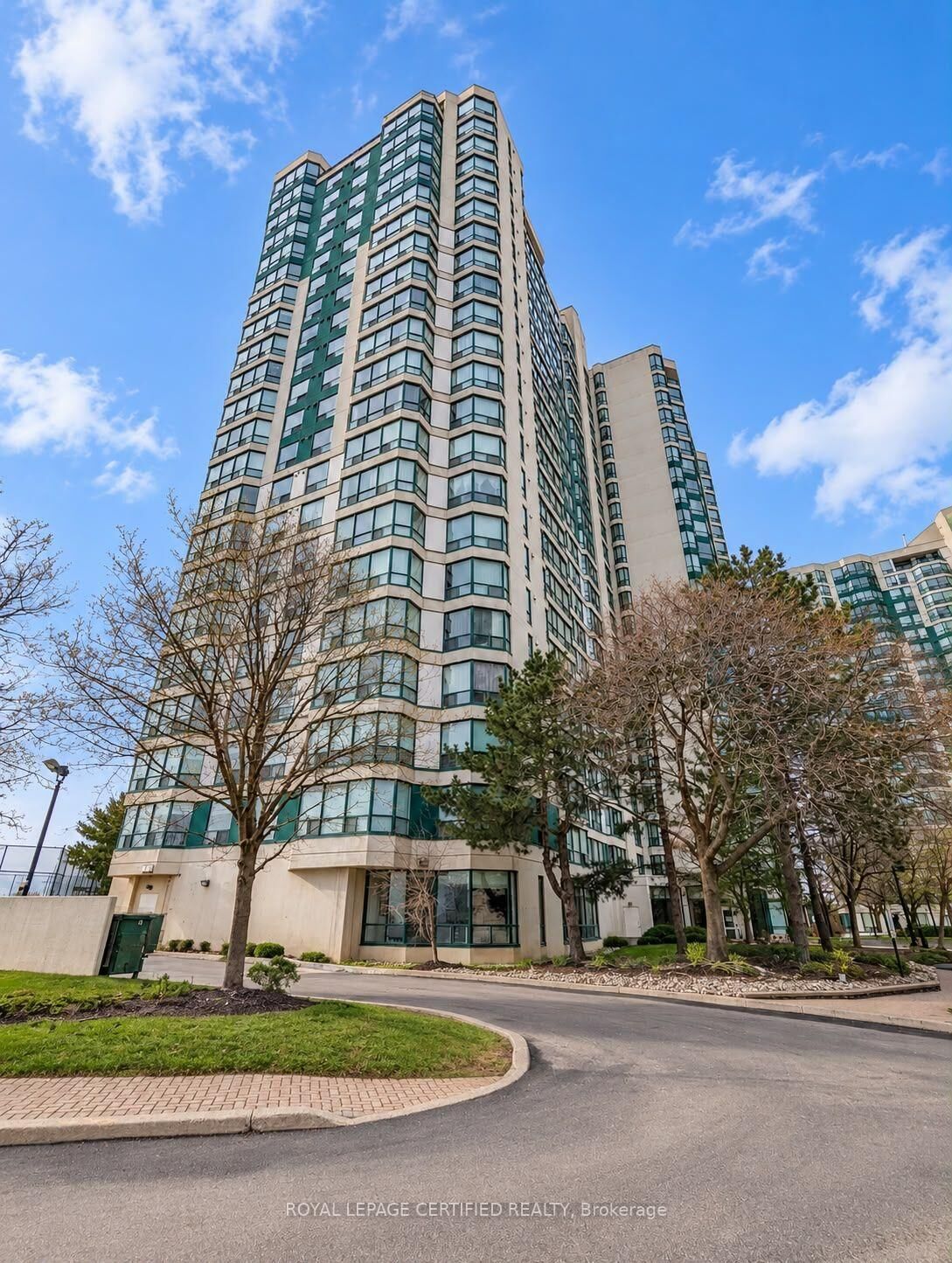 Property Photo:  4460 Tucana Court 1205  ON L5R 3K9 