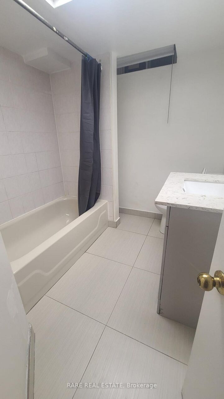 Property Photo: 42 Fordcombe Crescent Basement ON L3R 3E8