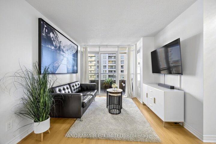 Property Photo:  5233 Dundas Street W 723  ON M9B 6M1 