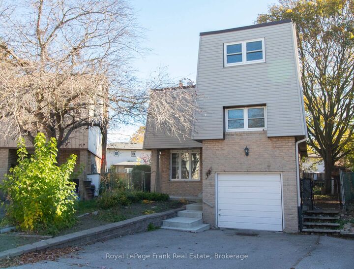 Property Photo: 29 Graham Court ON L1N 6E1