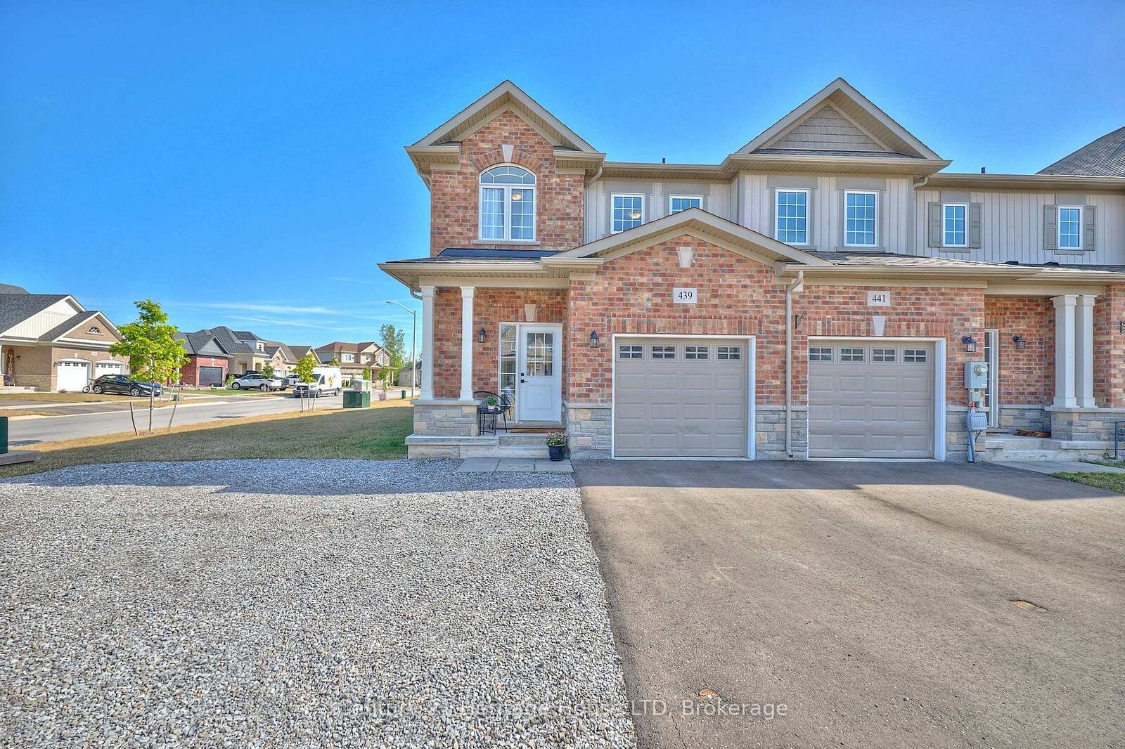 Property Photo:  439 Viking Street Upper  ON L2A 4J2 