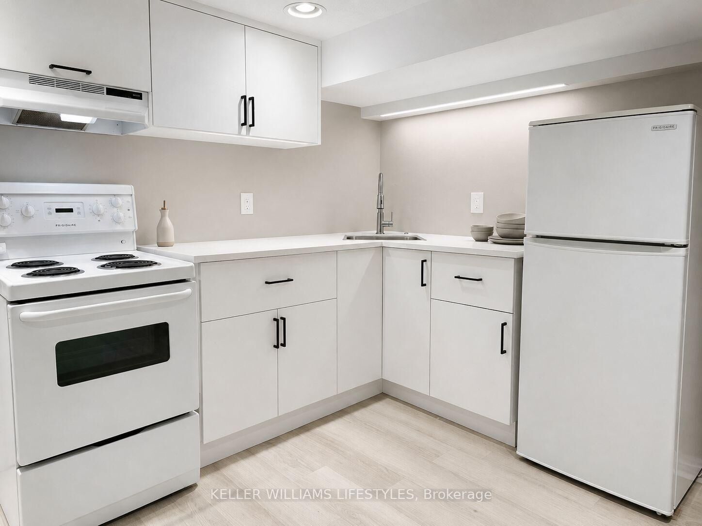 Property Photo:  678 Oxford Street E  ON N5Y 3J5 