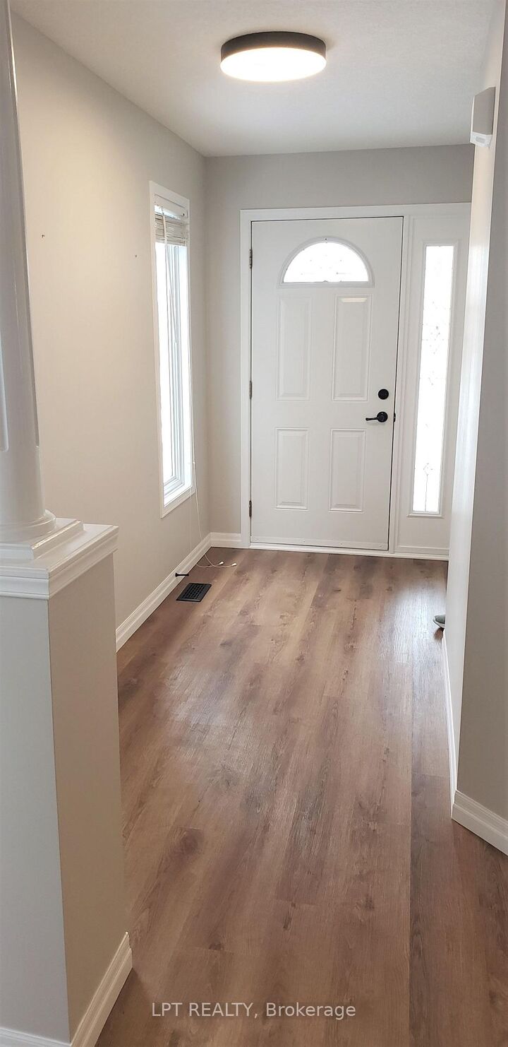 Property Photo:  58 Tottenham Street  ON N2R 1V2 