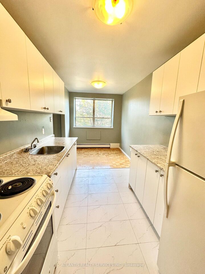 Property Photo:  2445 Woodward Avenue 503  ON L7R 1V3 