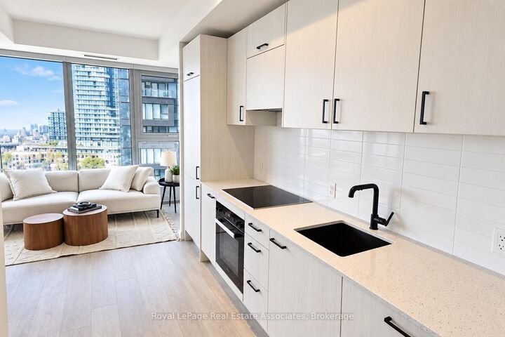 Property Photo:  1 Quarrington Lane 1004  ON M3C 0S4 