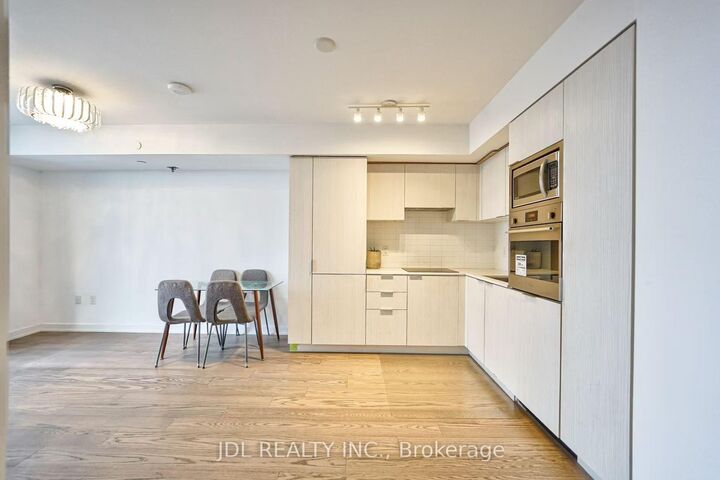Property Photo: 11 Wellesley Street W 4106 ON M4Y 0G4