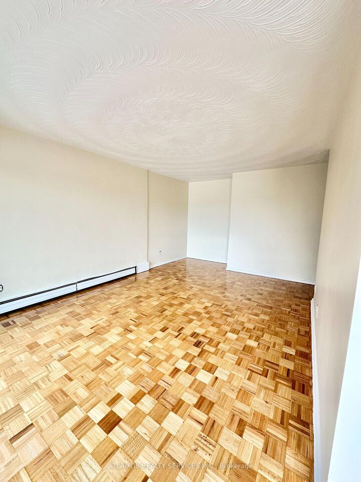 Property Photo:  2445 Woodward Avenue 307  ON L7R 1V3 