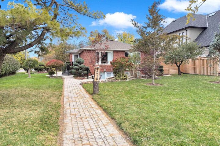 Property Photo:  2515 Edenhurst Drive Lower  ON L5A 2L2 