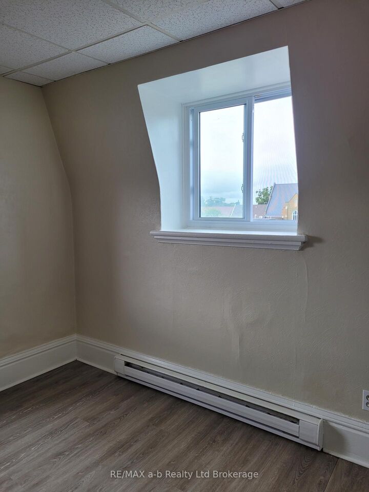 Property Photo:  350 Dundas Street 4  ON N4S 1B4 