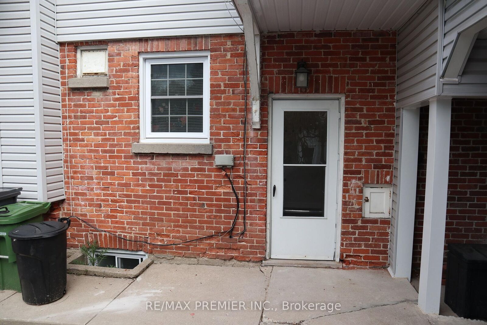 Property Photo:  79 Wellington Street E Unit 0 (Bsmt)  ON L4M 2C3 