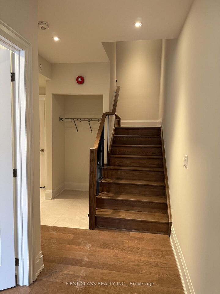 Property Photo:  10 William Fisher Lane  ON L4S 0R1 