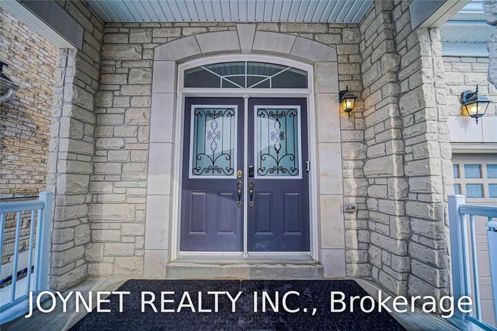 Property Photo:  18 Ira Lane  ON L4A 1S3 