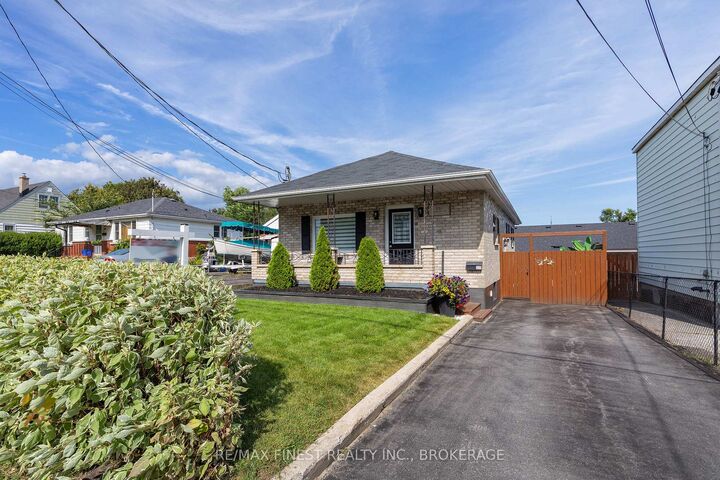 Property Photo: 581 Division Street ON K7K 4B7