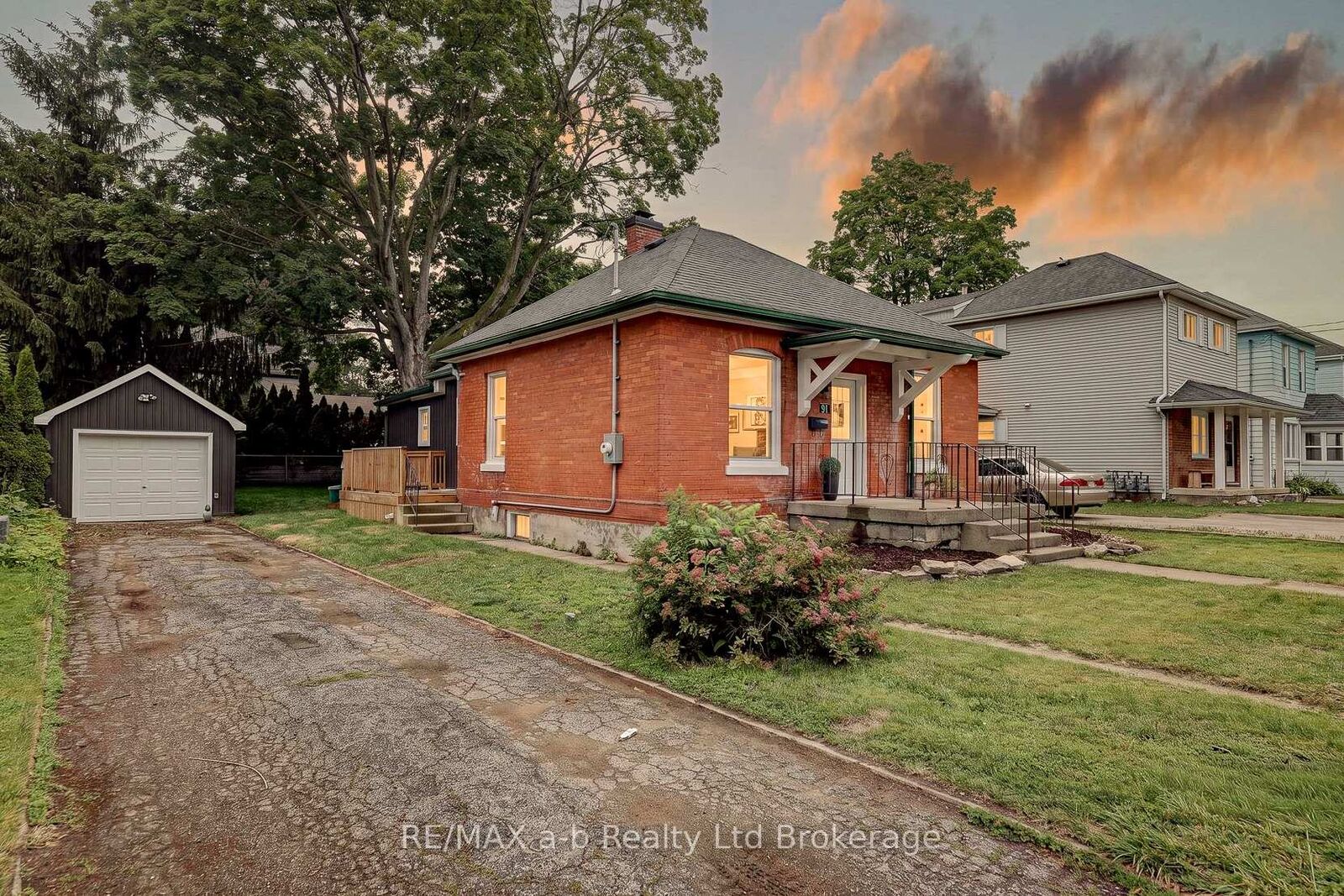 Property Photo:  91 Winniett Street  ON N4S 5Z6 
