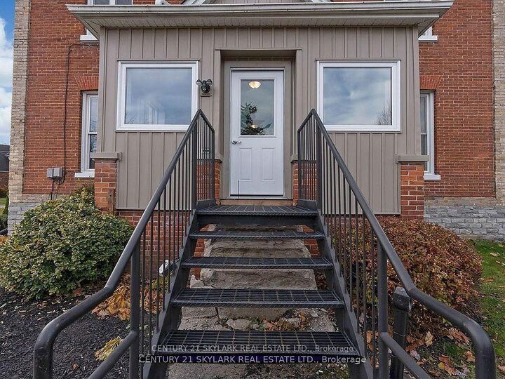 Property Photo:  8 Wellington Street 3  ON L1C 1V2 