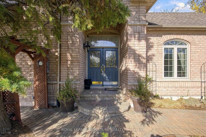 Property Photo:  1604 Valley Ridge Crescent  ON L1V 6S2 