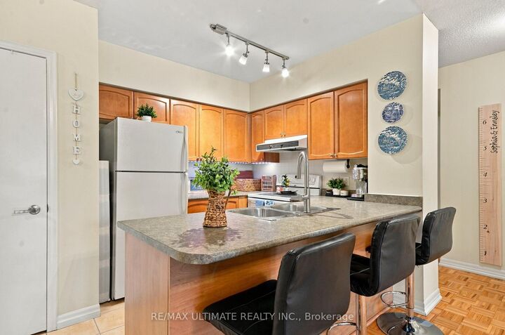 Property Photo: 38 Fontenay Court 501 ON M9A 5H5
