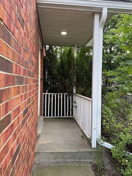 Property Photo:  185 Highland Crescent 1  ON N2M 5P8 