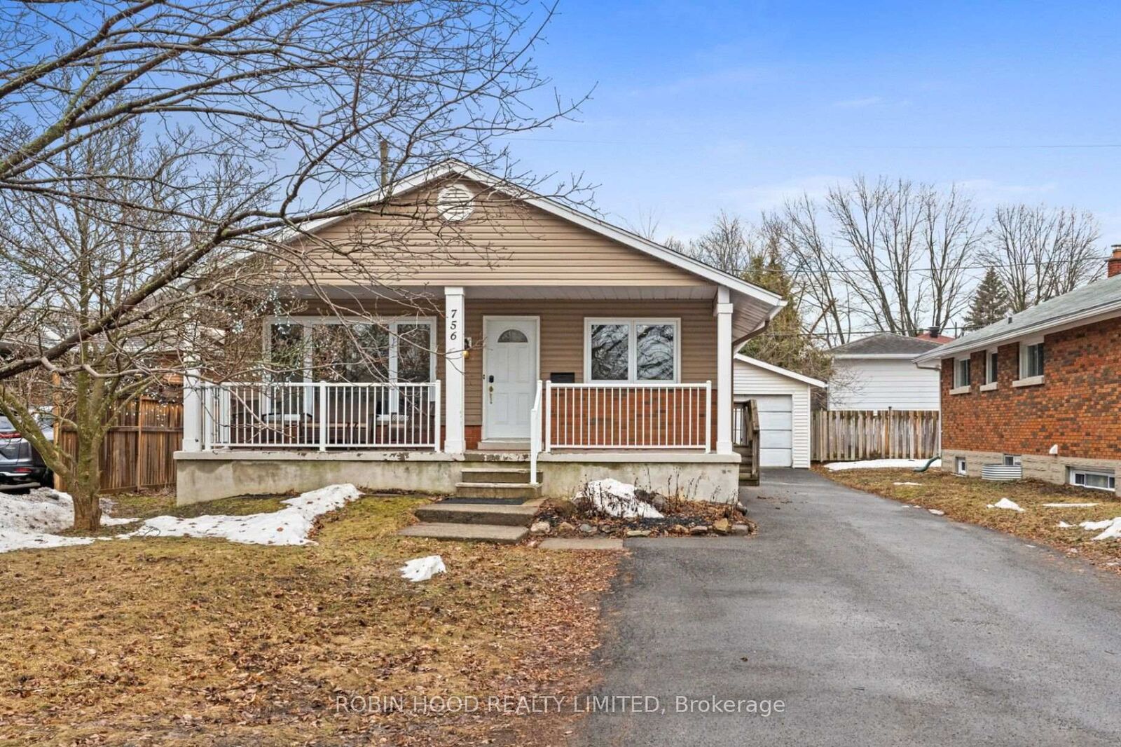 Property Photo:  756 Dickens Avenue  ON K1G 2X8 