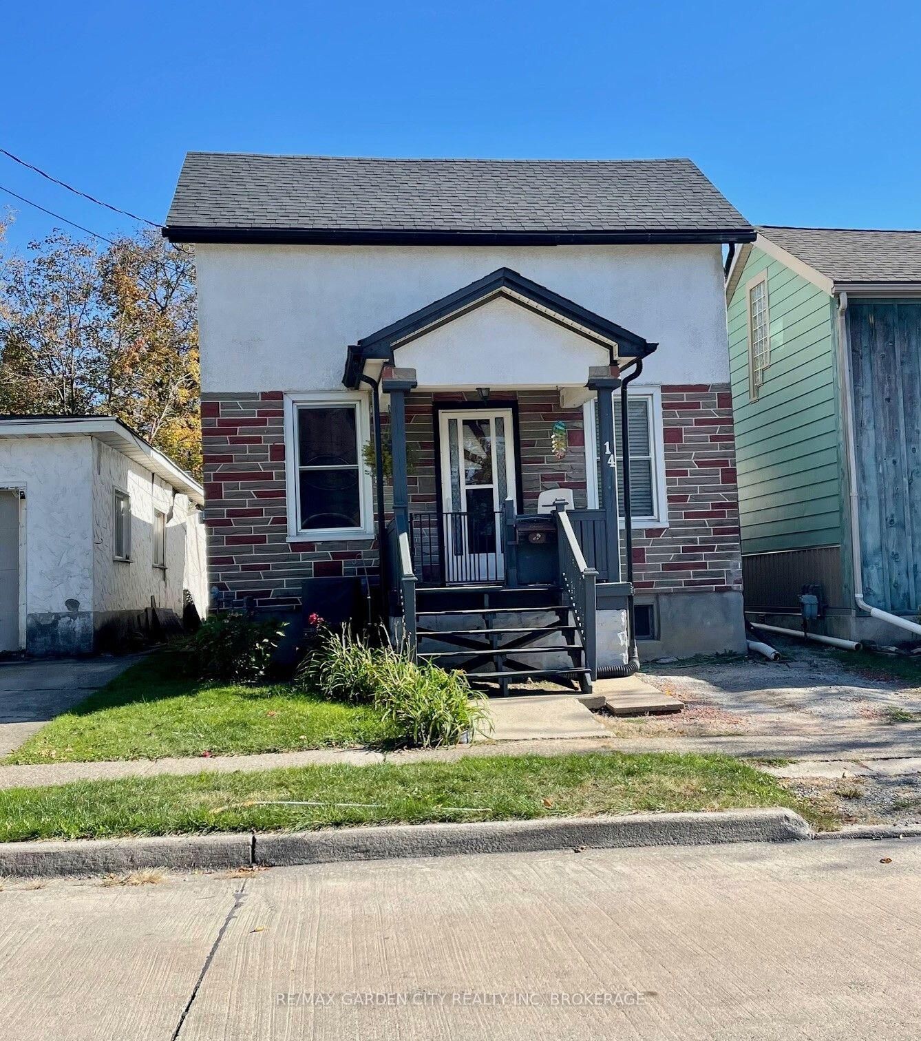Property Photo:  14 Welland Street S  ON L2V 2B4 