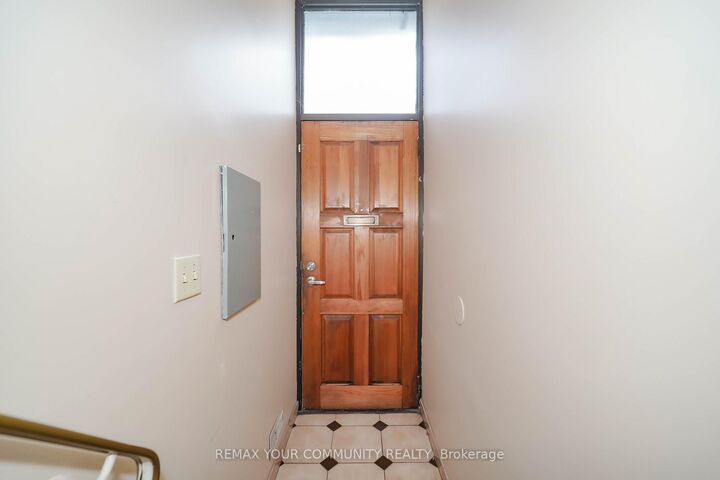 Property Photo:  1378 Danforth Avenue Room 2  ON M4J 3V9 