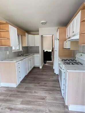 Property Photo: 21 Ashdale Court ON L4M 5B5