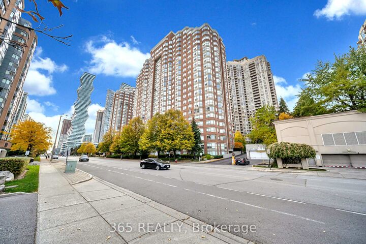 Property Photo:  325 Webb Drive 801  ON L5B 3Z9 