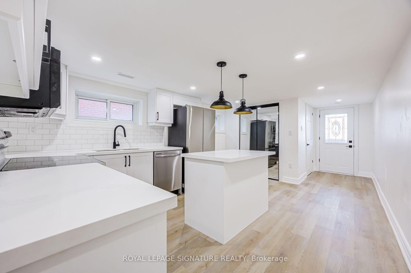Property Photo:  135 Cabana Drive Lower  ON M9L 1L1 