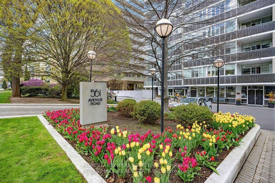 Property Photo:  561 Avenue Road 305  ON M4V 2J8 