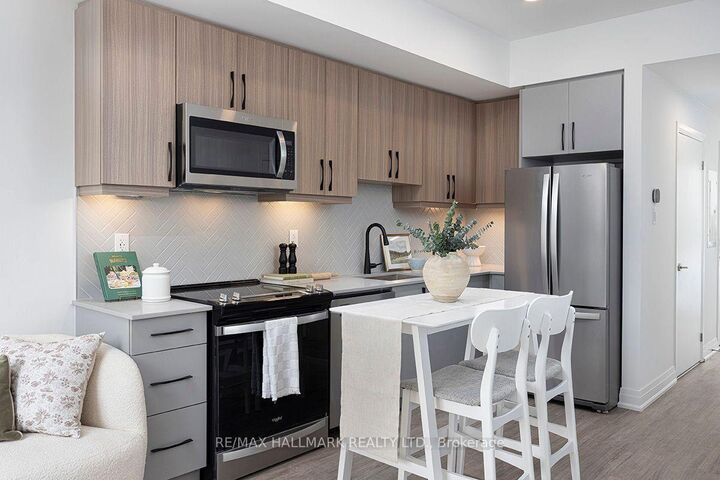 Property Photo: 15 Brenthall Avenue W 2 ON M2R 0B3
