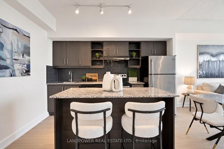 Property Photo:  35 Brian Peck Crescent 817  ON M4G 0A5 
