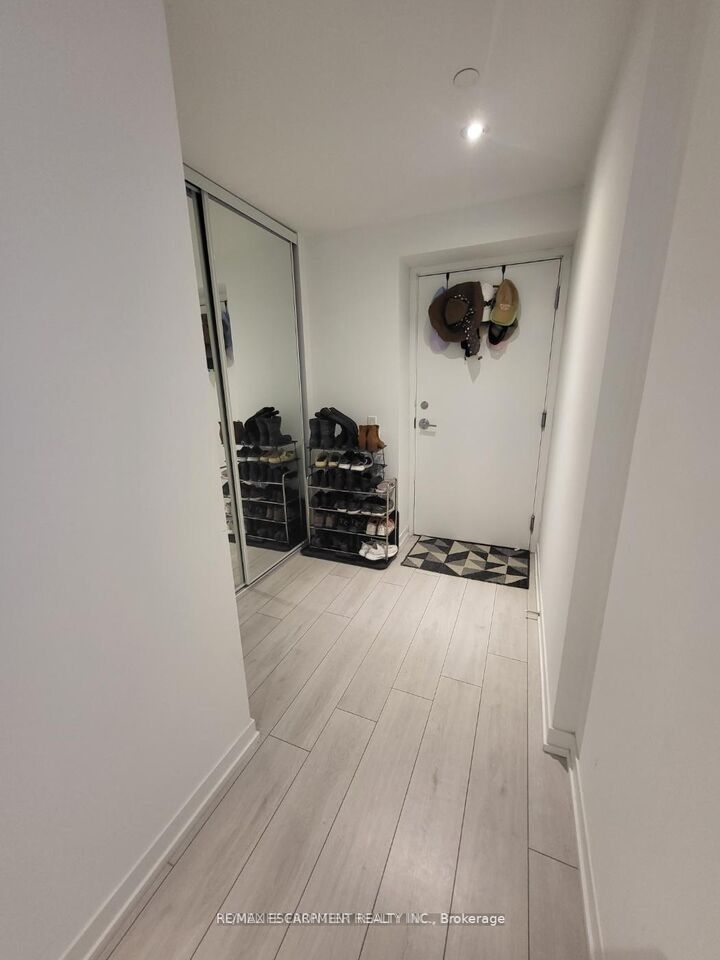 Property Photo: 950 Portage Parkway 5807 ON L4K 0J7