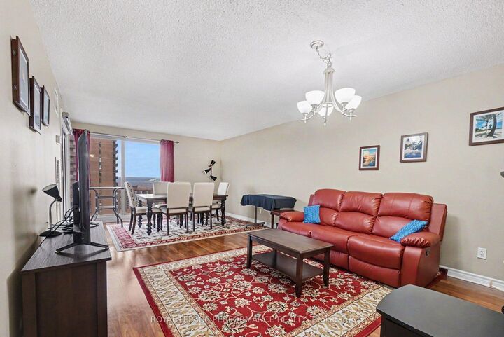 Property Photo:  545 St Laurent Boulevard 1803  ON K1K 4H9 