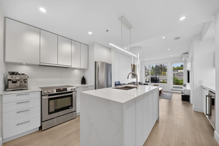 Property Photo:  221 E 3rd 506  BC V7L 1E7 
