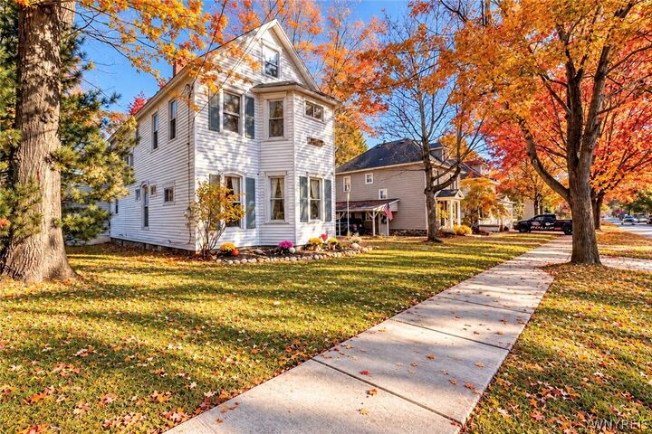 Property Photo:  424 Oakwood Avenue  NY 14052 