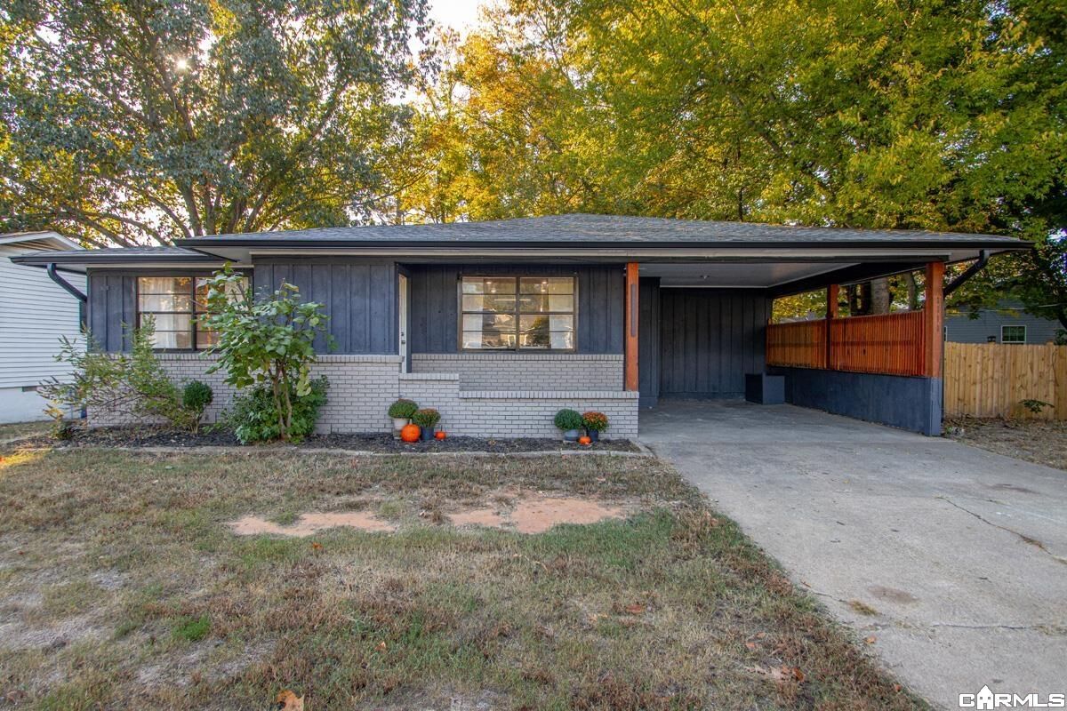 Property Photo: 1111 E North Street AR 72015