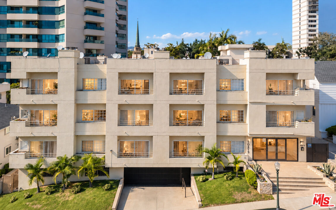 Property Photo: 10475 Ashton Ave, Unit 105 CA 90024