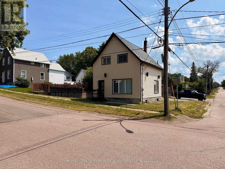 Property Photo:  202 Irving Street  ON K8A 2S6 