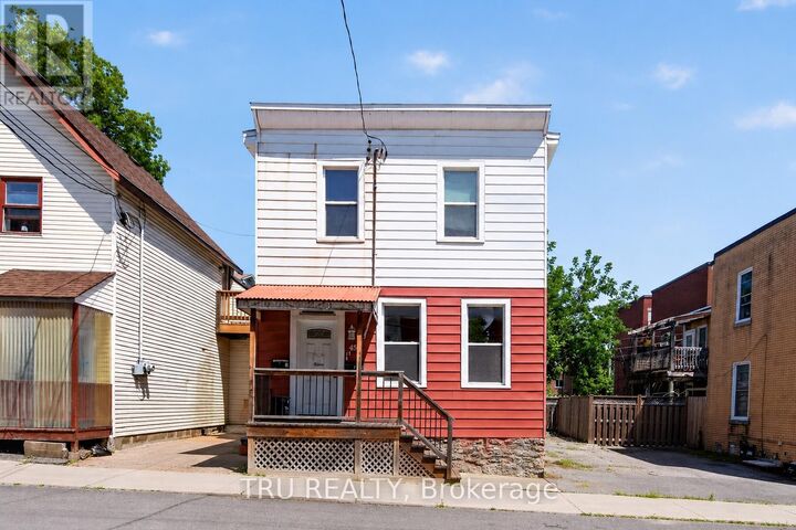 Property Photo:  45 Bell Street North  ON K1R 7C5 