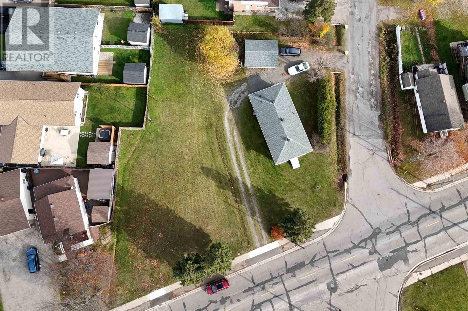 Property Photo:  674 Korah Rd  ON P6C 4K4 